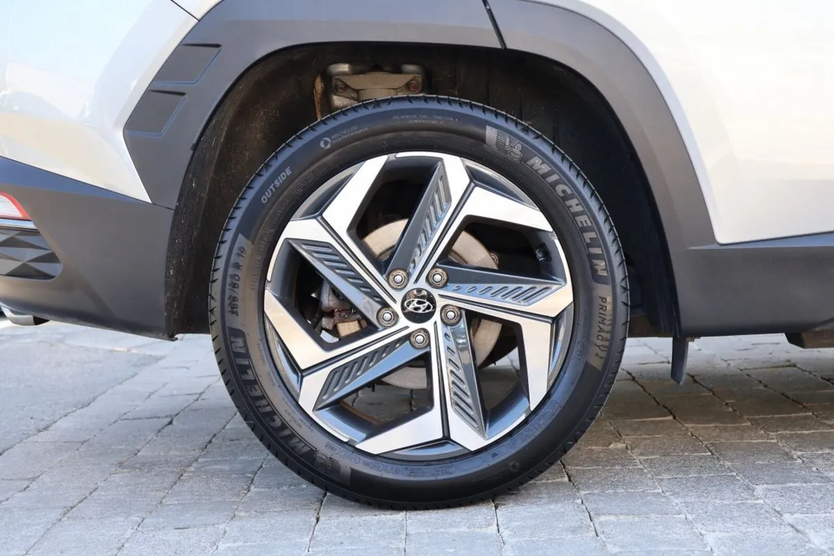 Hyundai Tucson 2WD Executive Plus HEV Auto - Image 5