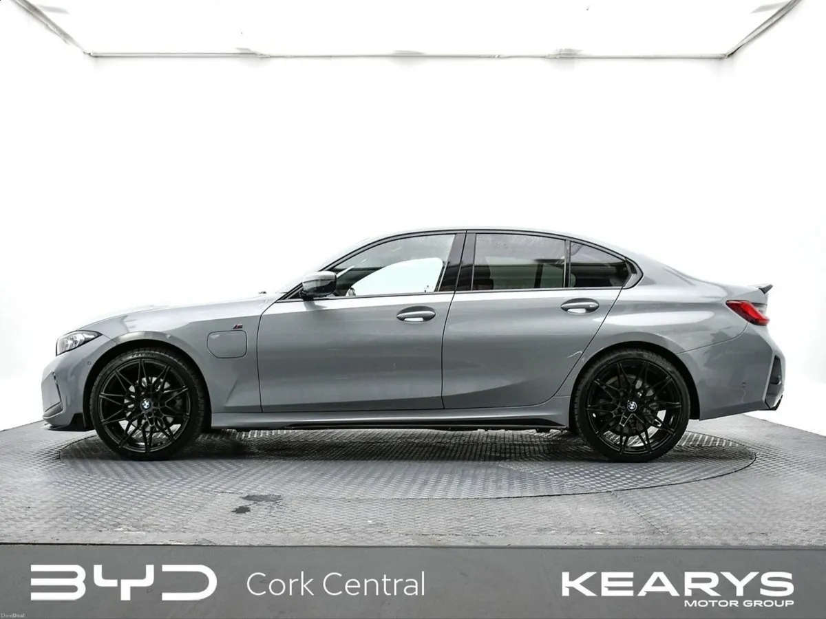 BMW 3-Series 330e M Sport Auto PHEV PRO - Image 4