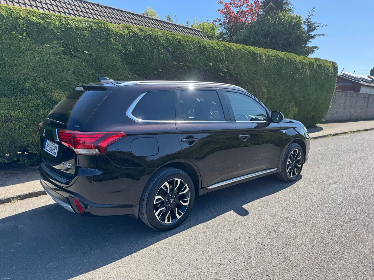 Mitsubishi Outlander hybrid / low mileage - Image 2