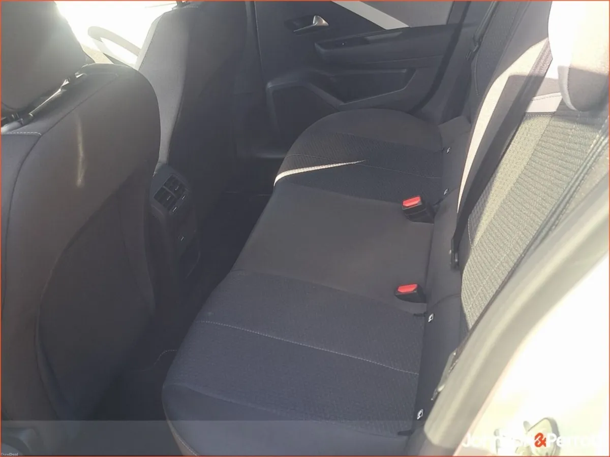 Opel Astra Elegance 1.2 130hp 6-speed manual MY25 - Image 5