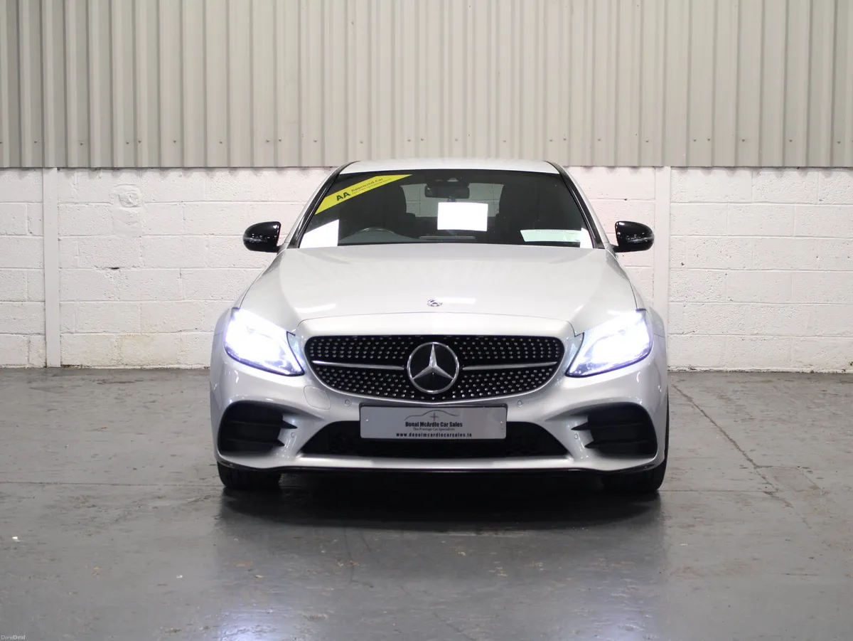 Mercedes-Benz 300 2021 - Image 2