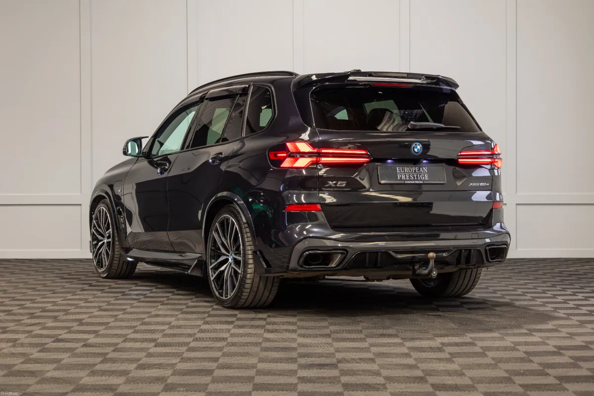 2025 BMW X5 X-Drive 50e M-Sport - Image 4