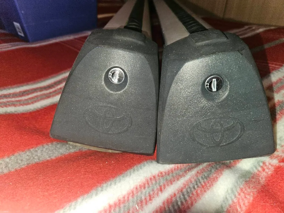 Genuine toyota cross roof bars - Image 2