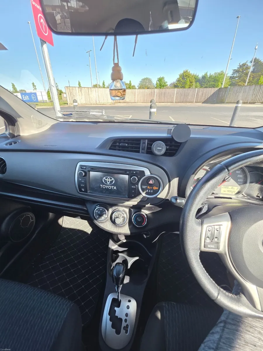 Toyota Yaris 2013 - Image 3