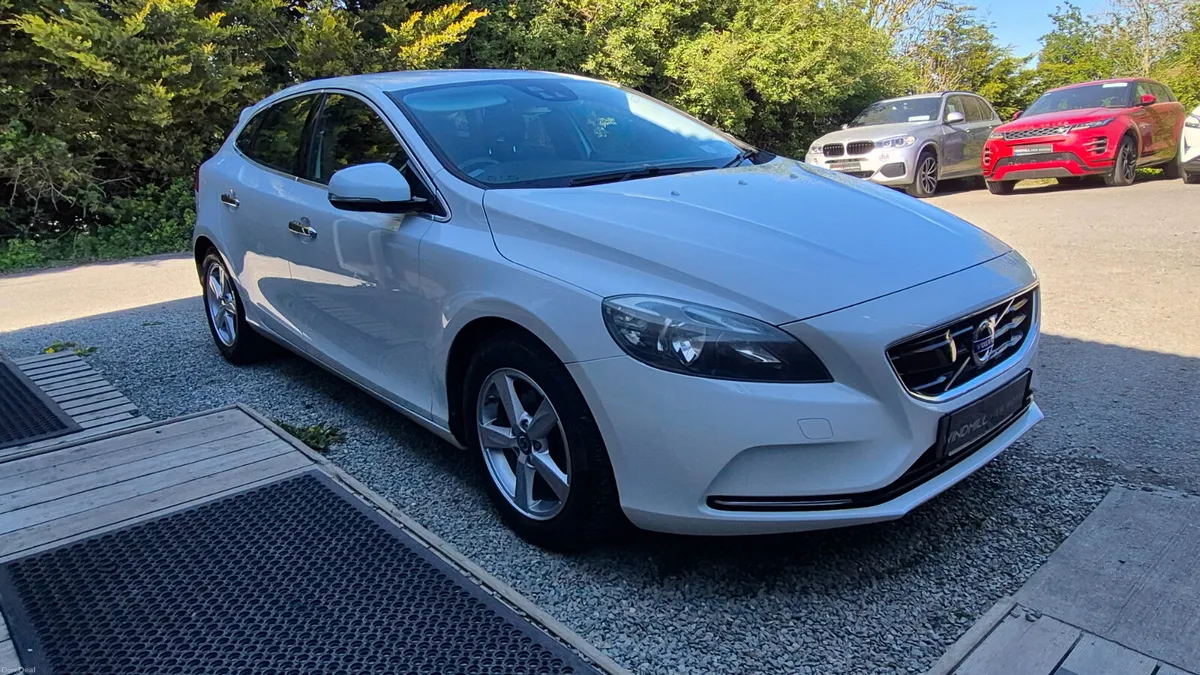 Volvo V40 Automatic 1.6 - Image 2