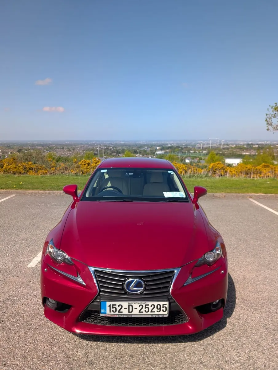 Lexus IS 300h - Image 3