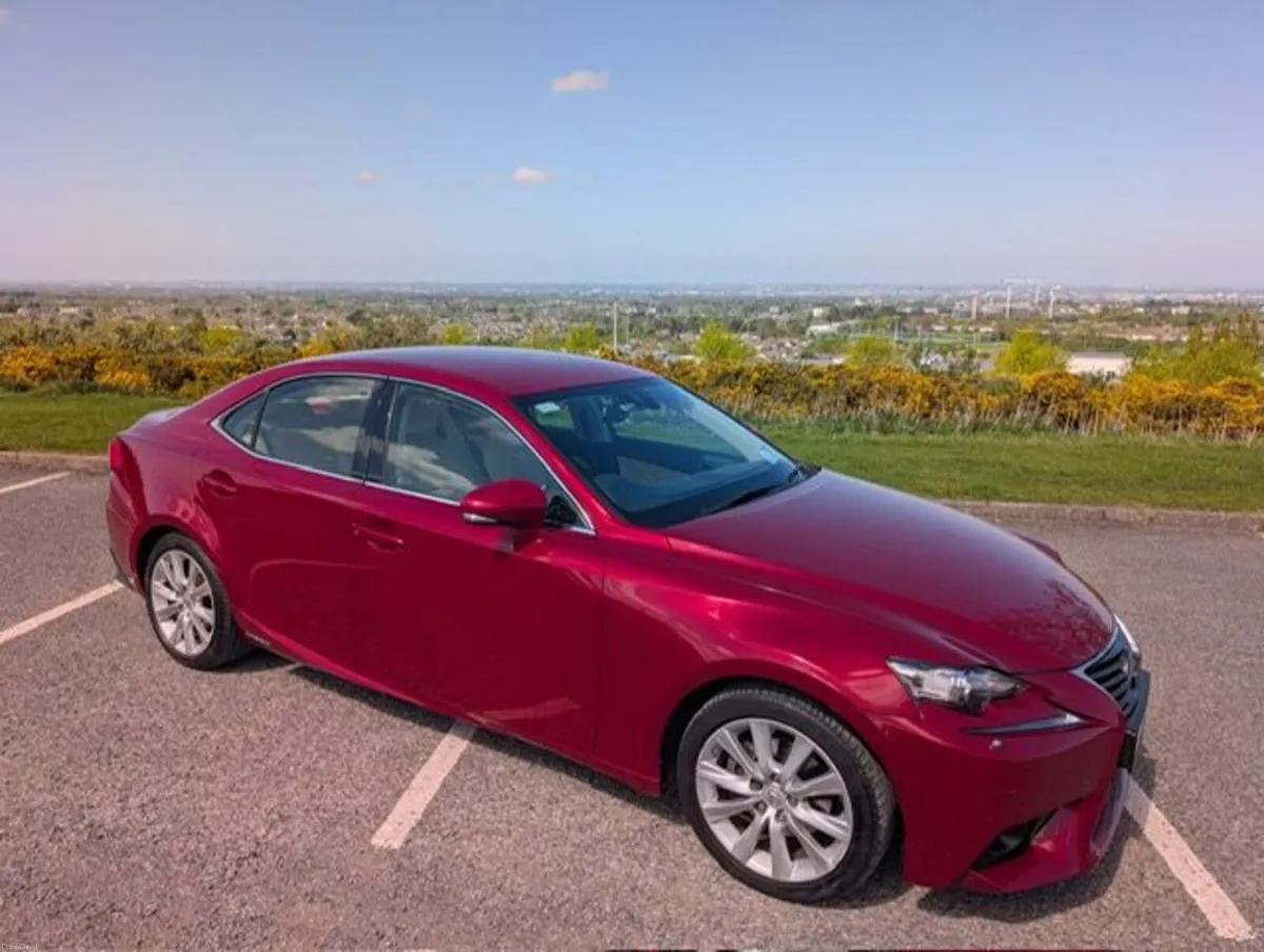 Lexus IS 300h - Image 4