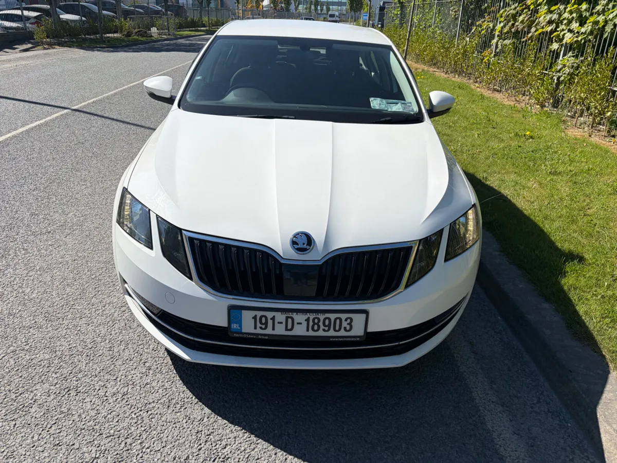 Skoda Octavia 2019 1ltr PETROL IN WHITE - Image 2