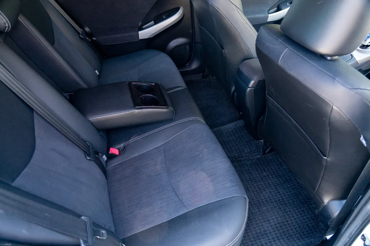 2015 Toyota Prius 1.8 Petrol Hybrid Automatic 5DR - Image 4