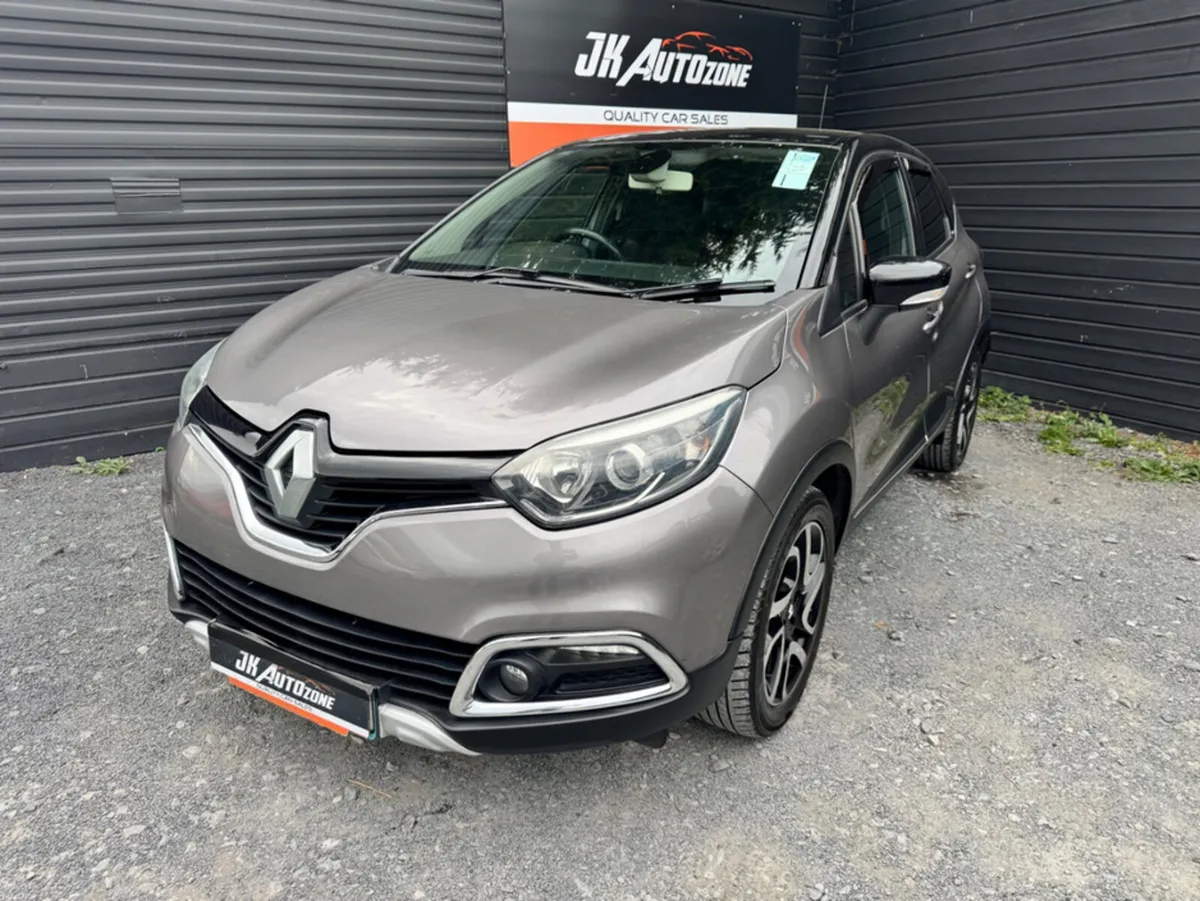 Renault Captur 0.9 TCE SIGNATURE 90BHP S/S 5DR - Image 2