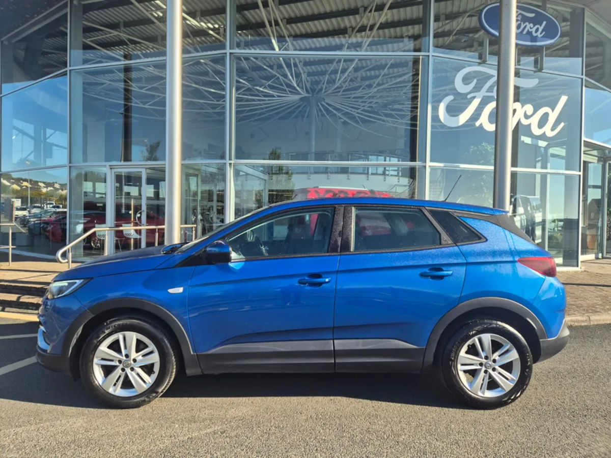 Opel Grandland X 1.5TD SE 130PS 5DR - Image 2