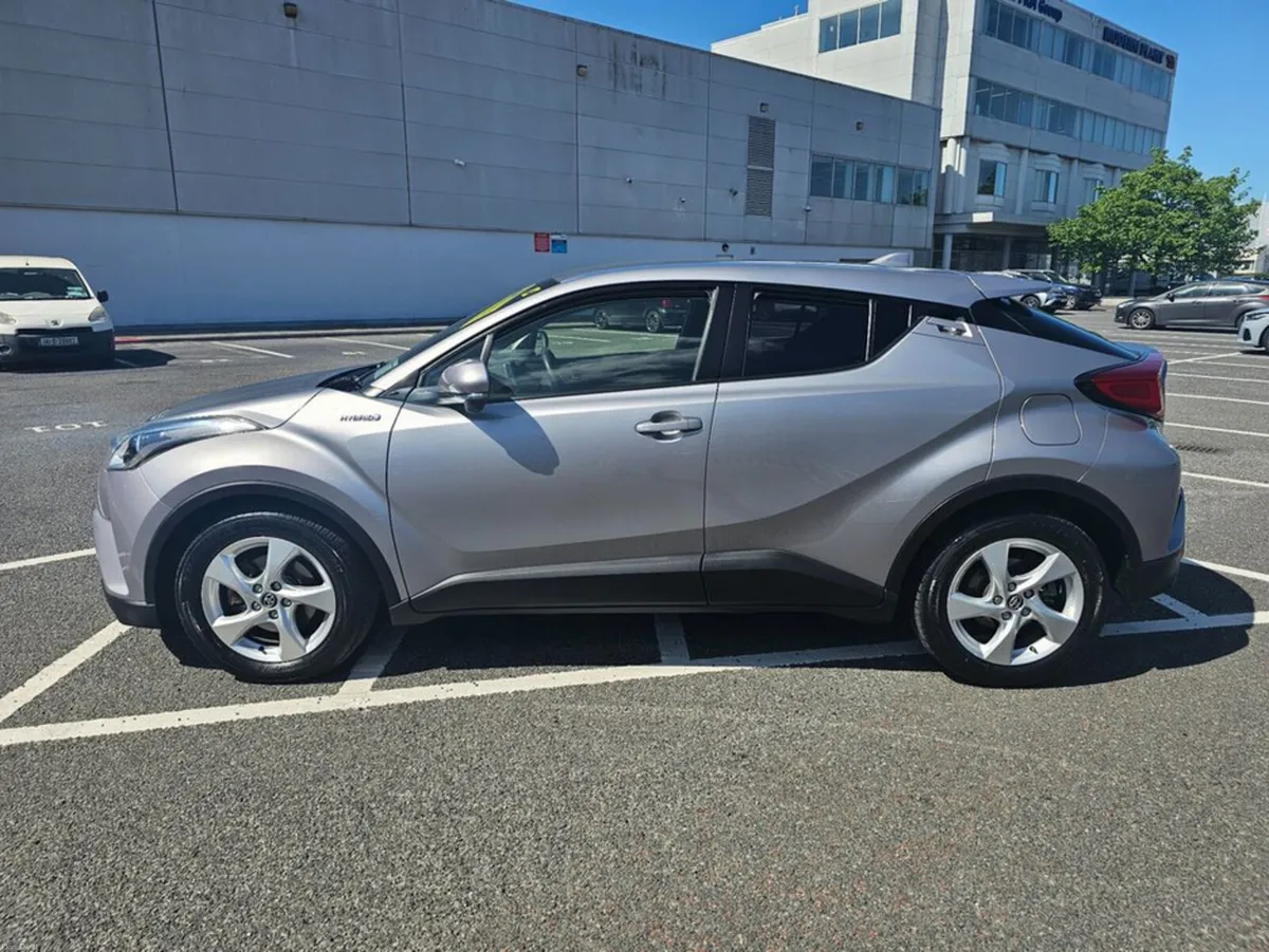 Toyota C-HR HYBRID PETROL, AUTOMATIC, CAR PLAY, NA - Image 4