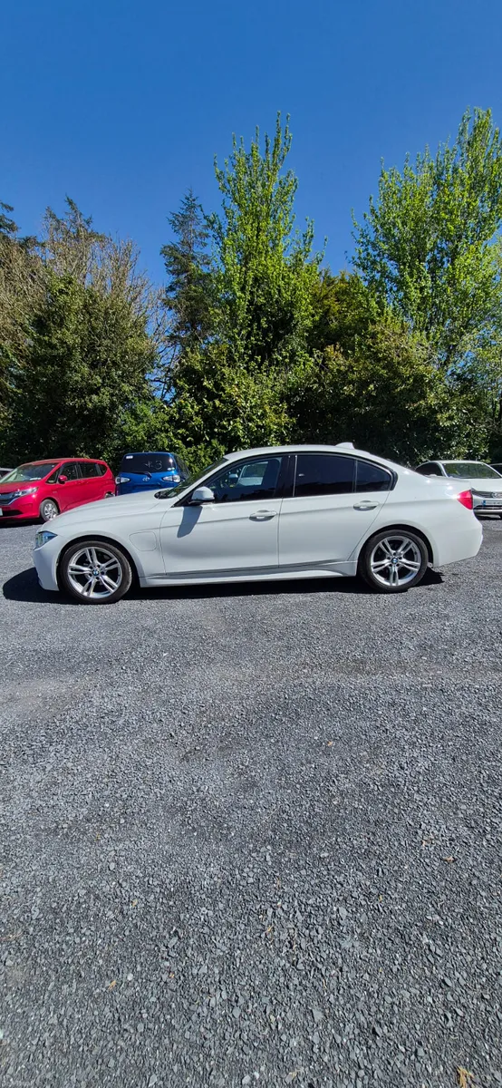 BMW 330e M SPORT 2016 - Image 4