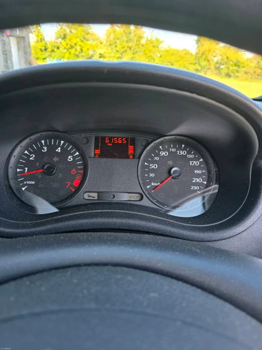 2010 Renault Clio - Image 2