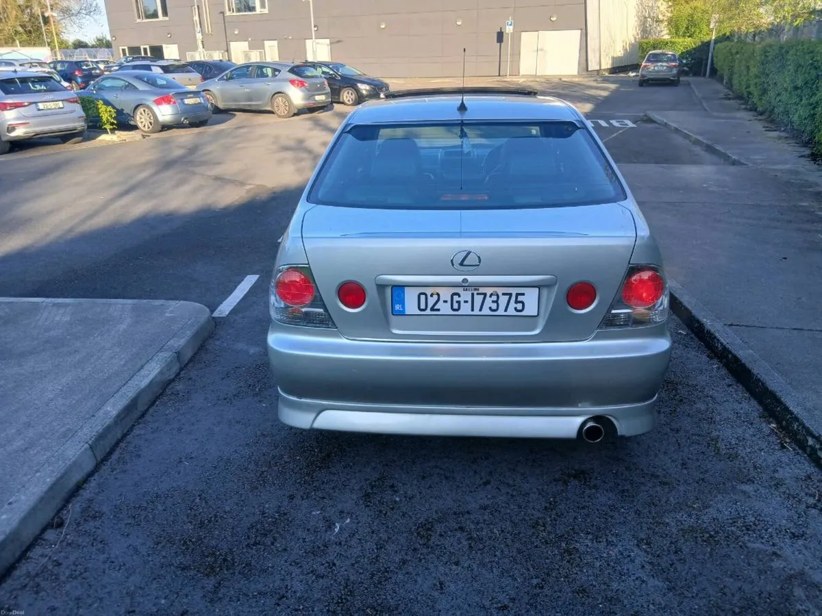 Lexus IS200 SE - Image 3