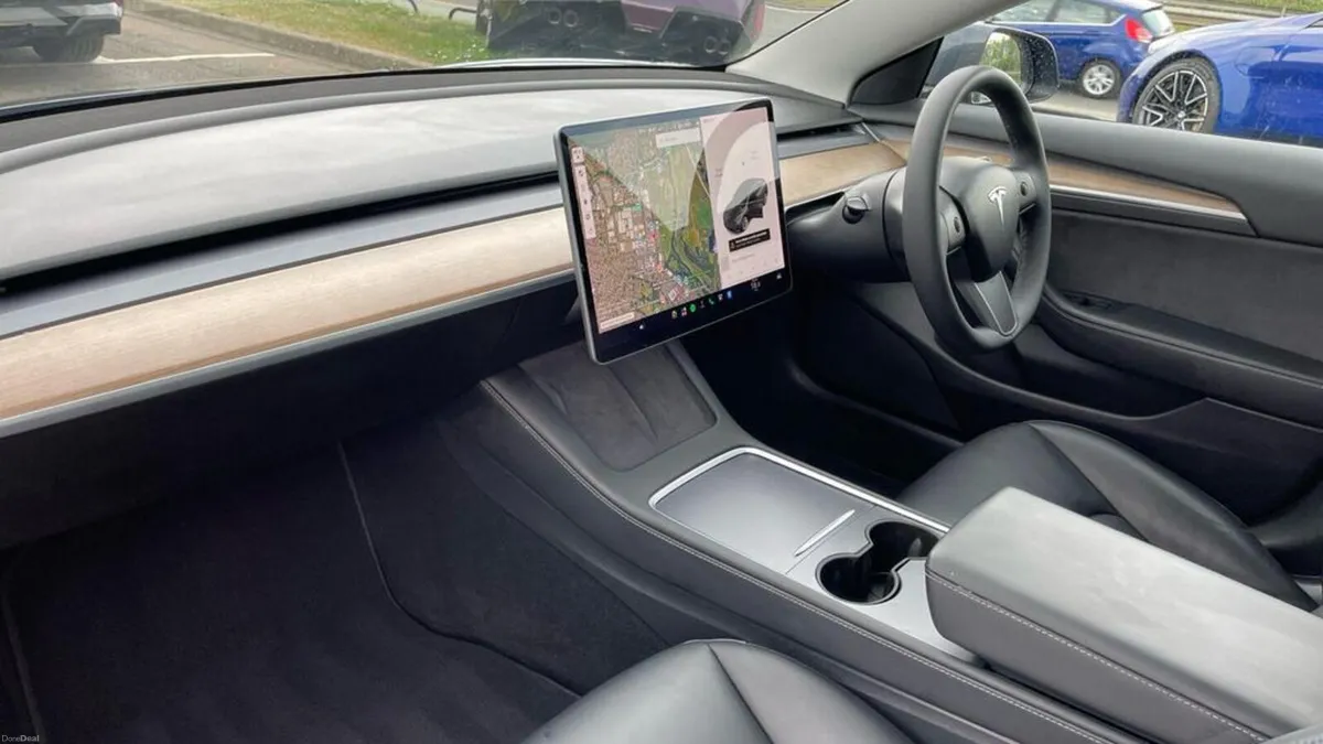 221 Tesla Model 3 Standard Plus - Image 4