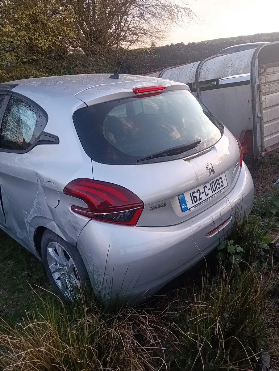 Peugeot 208 - Image 4