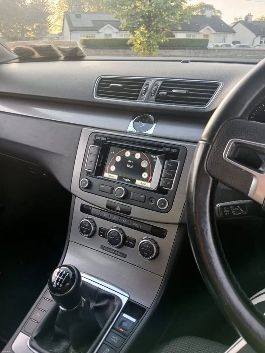 2013 Volkswagen Passat - Image 3