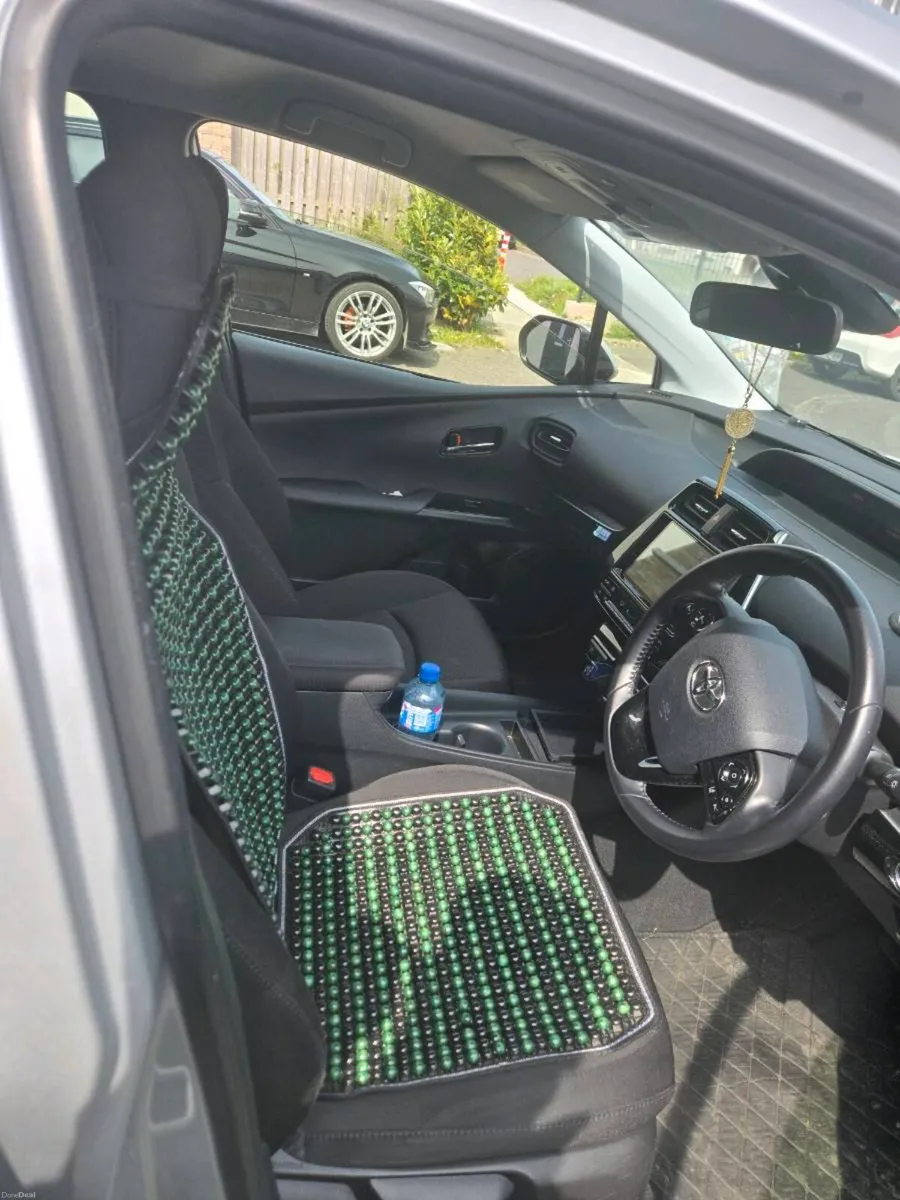 Toyota prius hybrid - Image 3