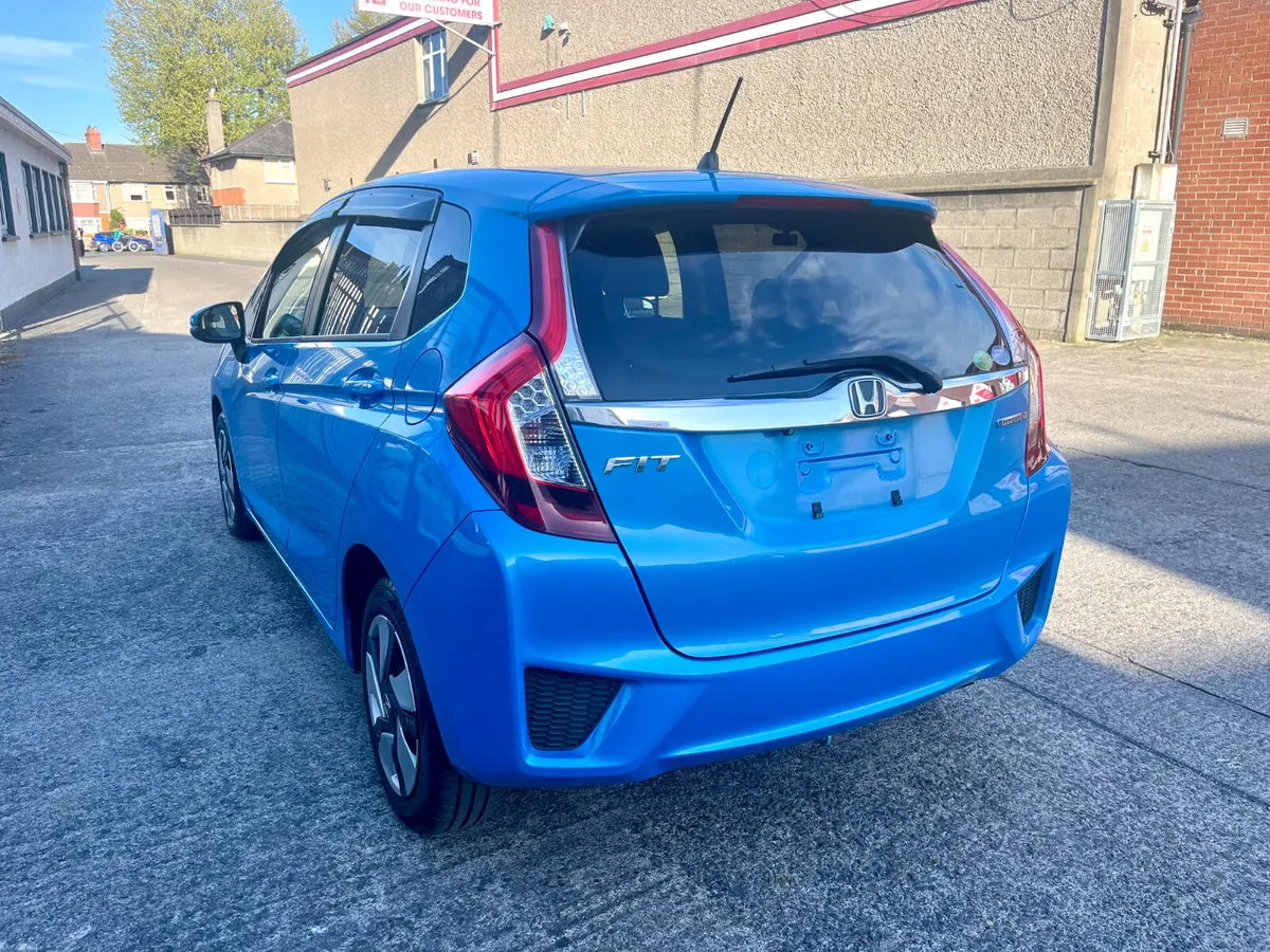 2015 Honda fit Hybrid Automatic - Image 3