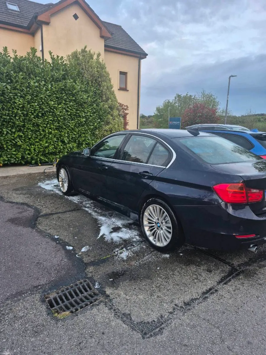 BMW 320D Luxury Model - Image 3