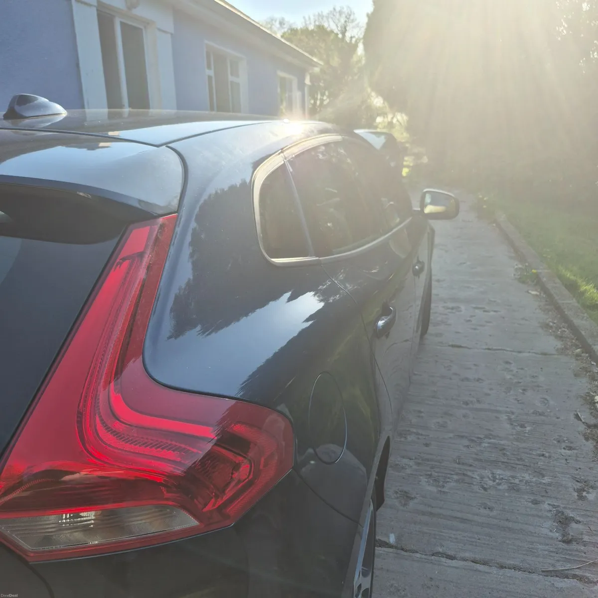 Volvo V40 2018 - Image 2