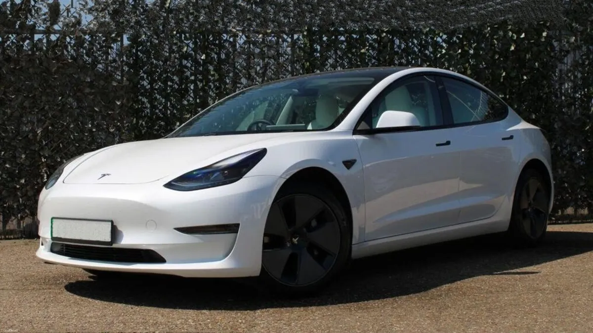 221 Tesla Model 3 Standard Plus - Image 1