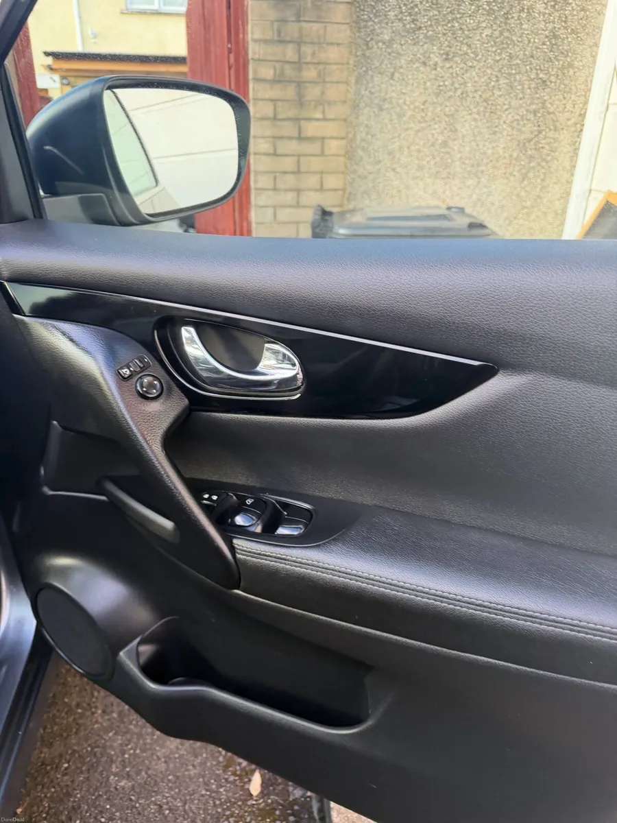 Nissan Qashqai 2017 Low Mileage - Image 3