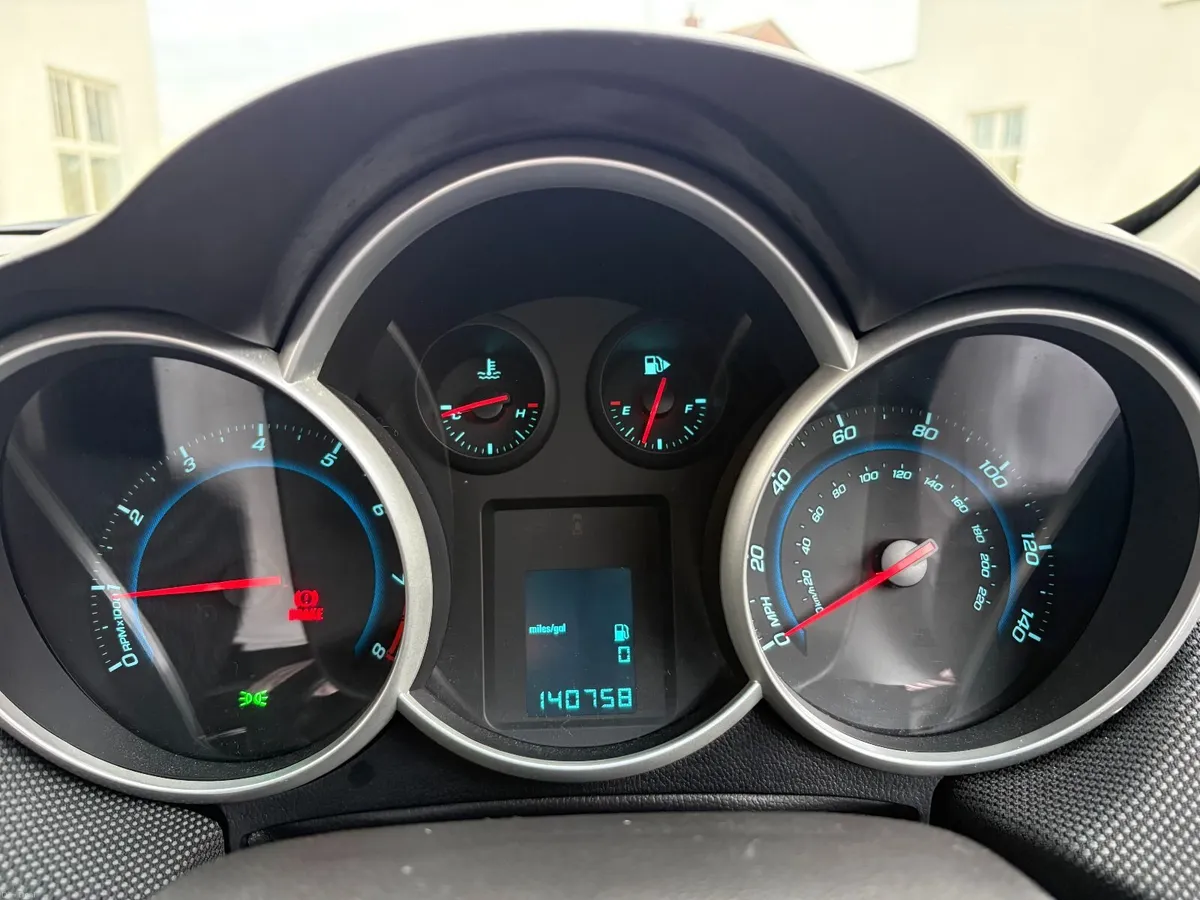 Chevrolet Cruze 2012 - Image 3