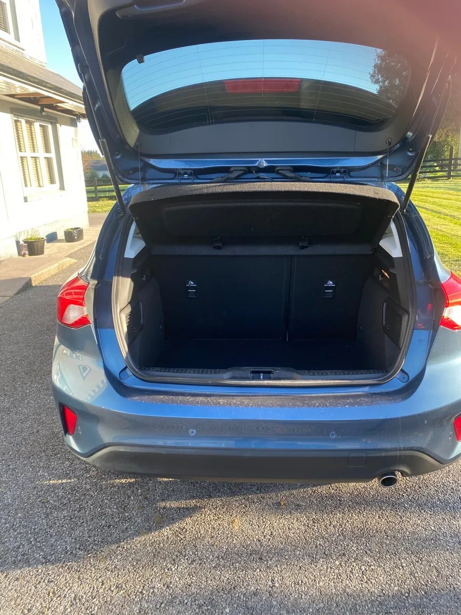 Ford Focus 2022 - Image 4
