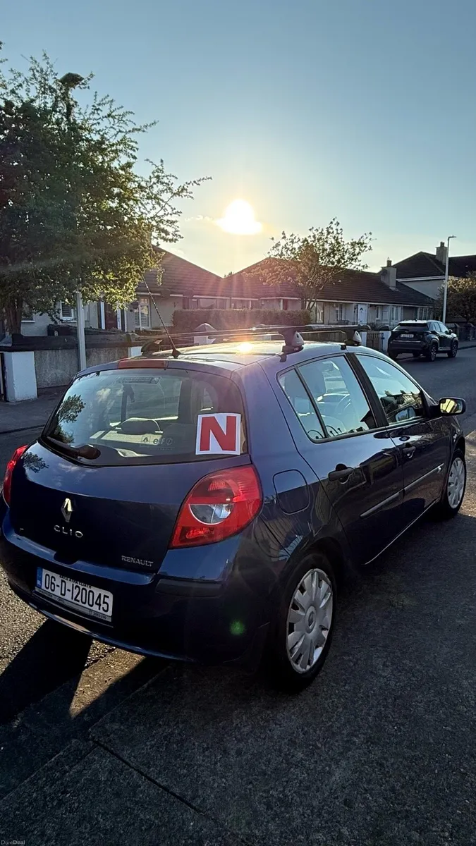 RENAULT CLIO 2006 LOW MILAGE - Image 1