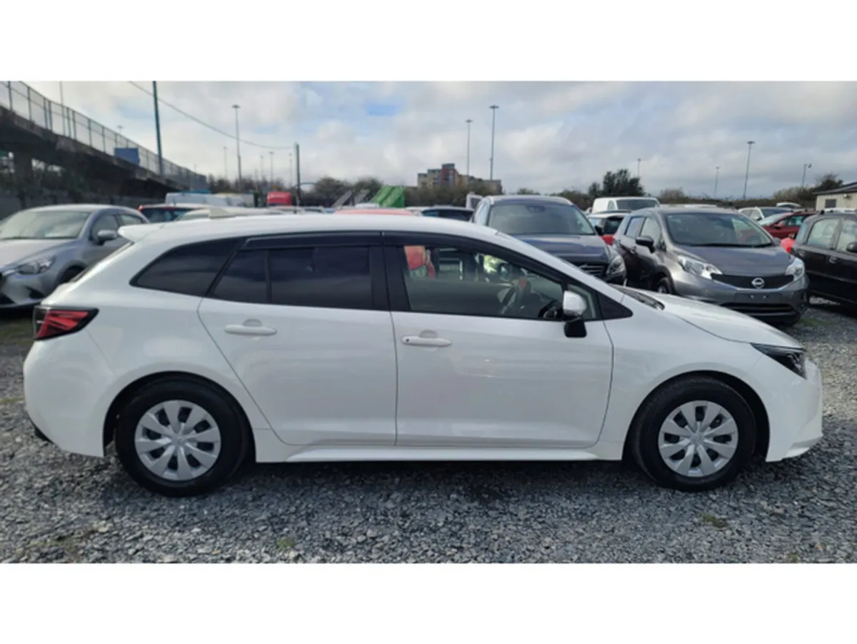 Toyota Corolla 1.8L Automatic Petrol Hybrid (J7180 - Image 3