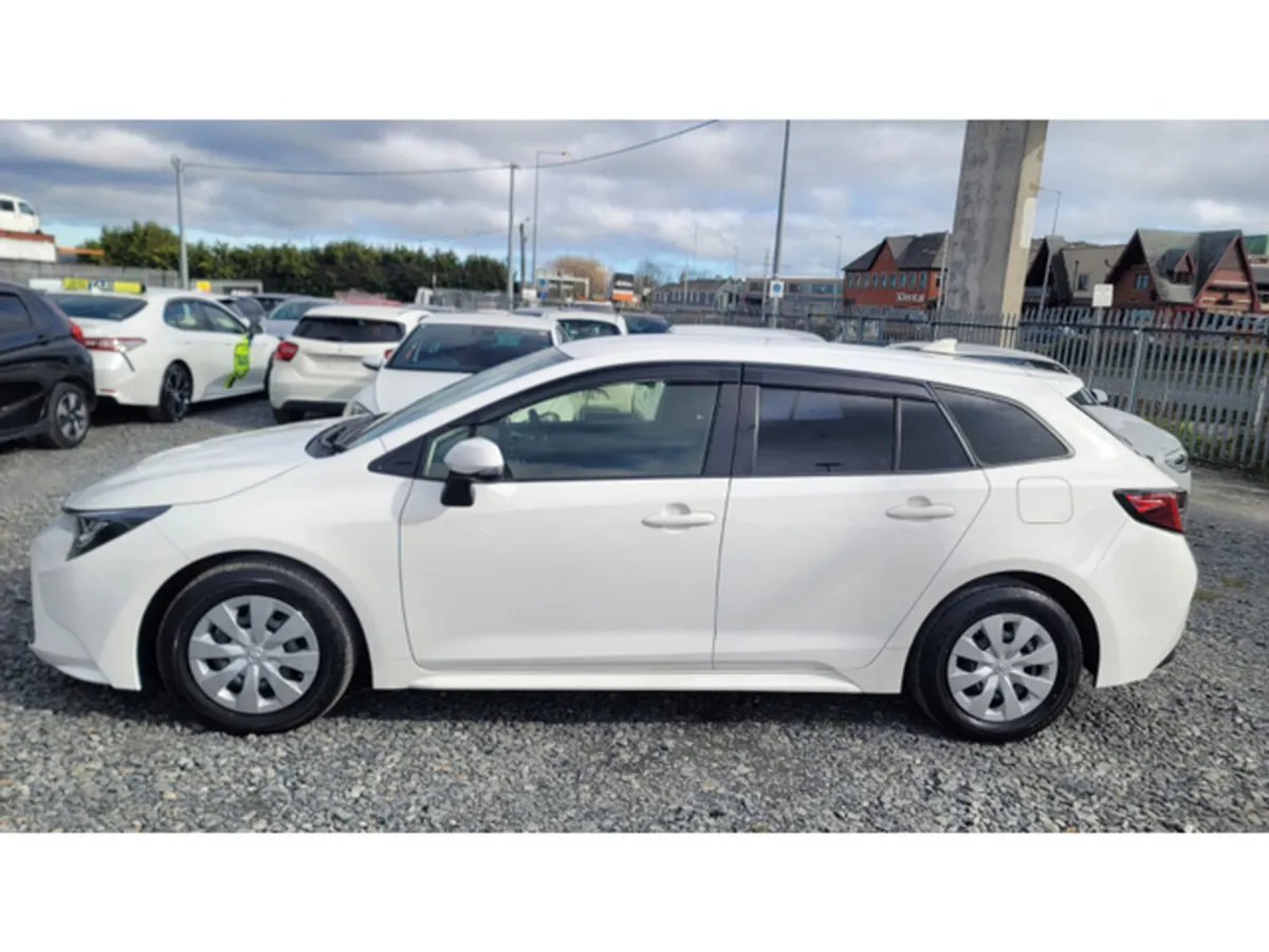 Toyota Corolla 1.8L Automatic Petrol Hybrid (J7180 - Image 4