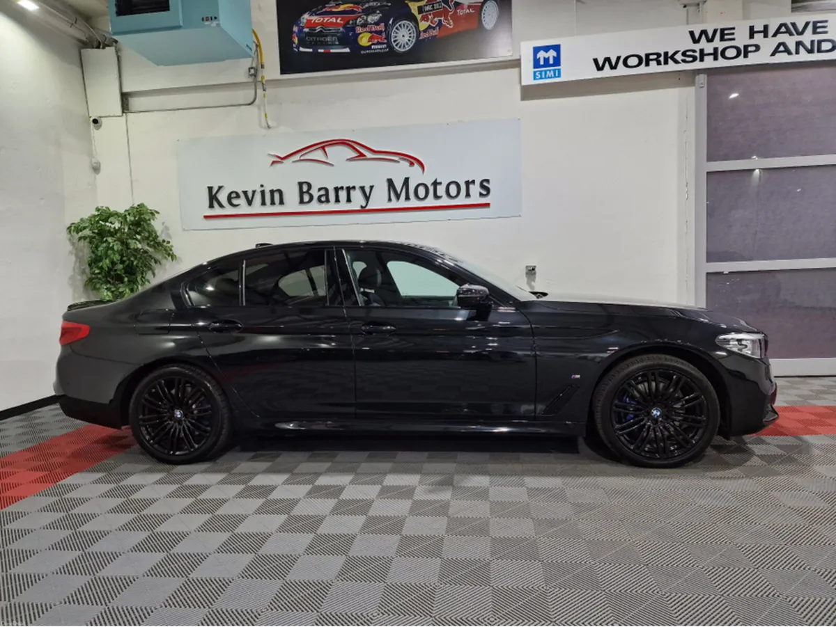 BMW 5-Series 530E X-DRIVE M SPORT (HUGE SPEC) AUTO - Image 4