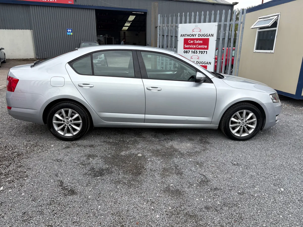 Skoda Octavia AUTOMATIC - Image 2