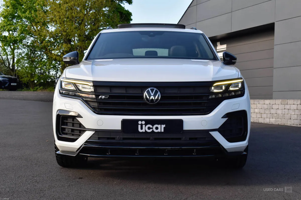 Volkswagen Touareg 3.0 Touareg V6 Black Edition TD - Image 2