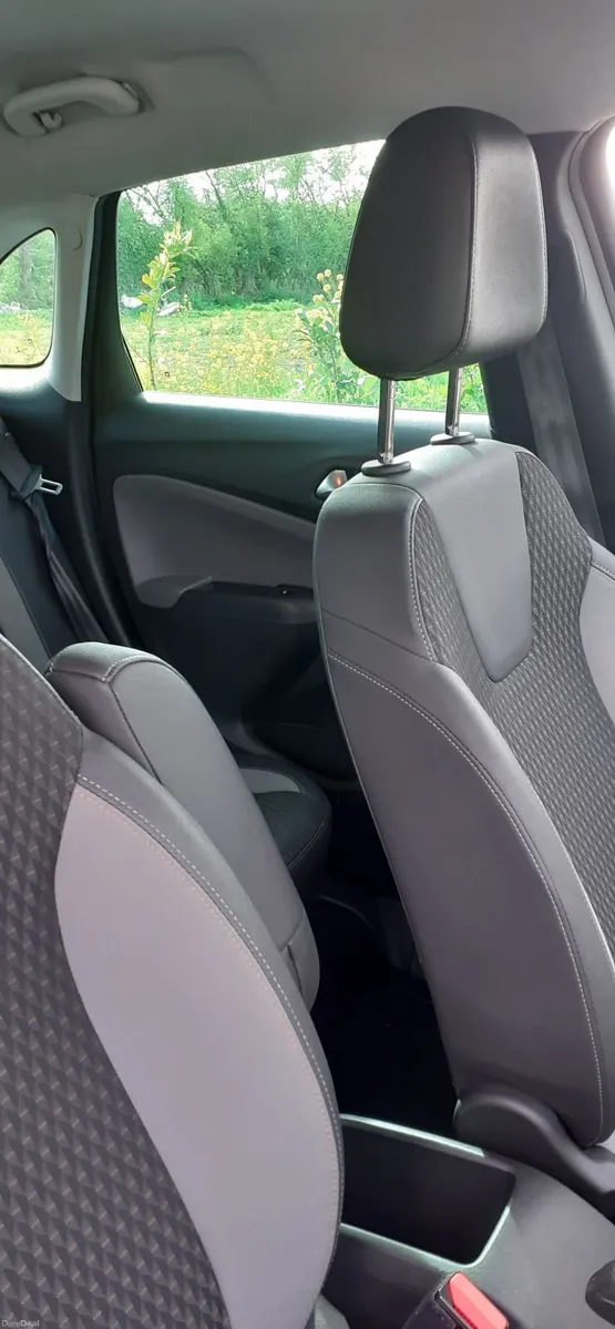 Opel Crossland X 2019 - Image 2