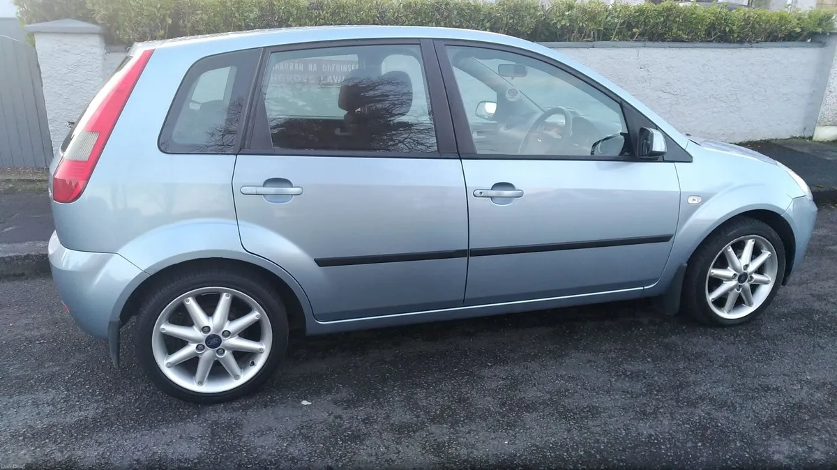 Ford Fiesta Zetec 2005 with sunroof