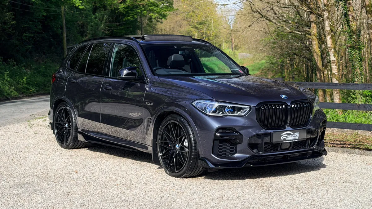 2022 (221) BMW X5 45E MSPORT PRO *SKY LOUNGE - Image 1