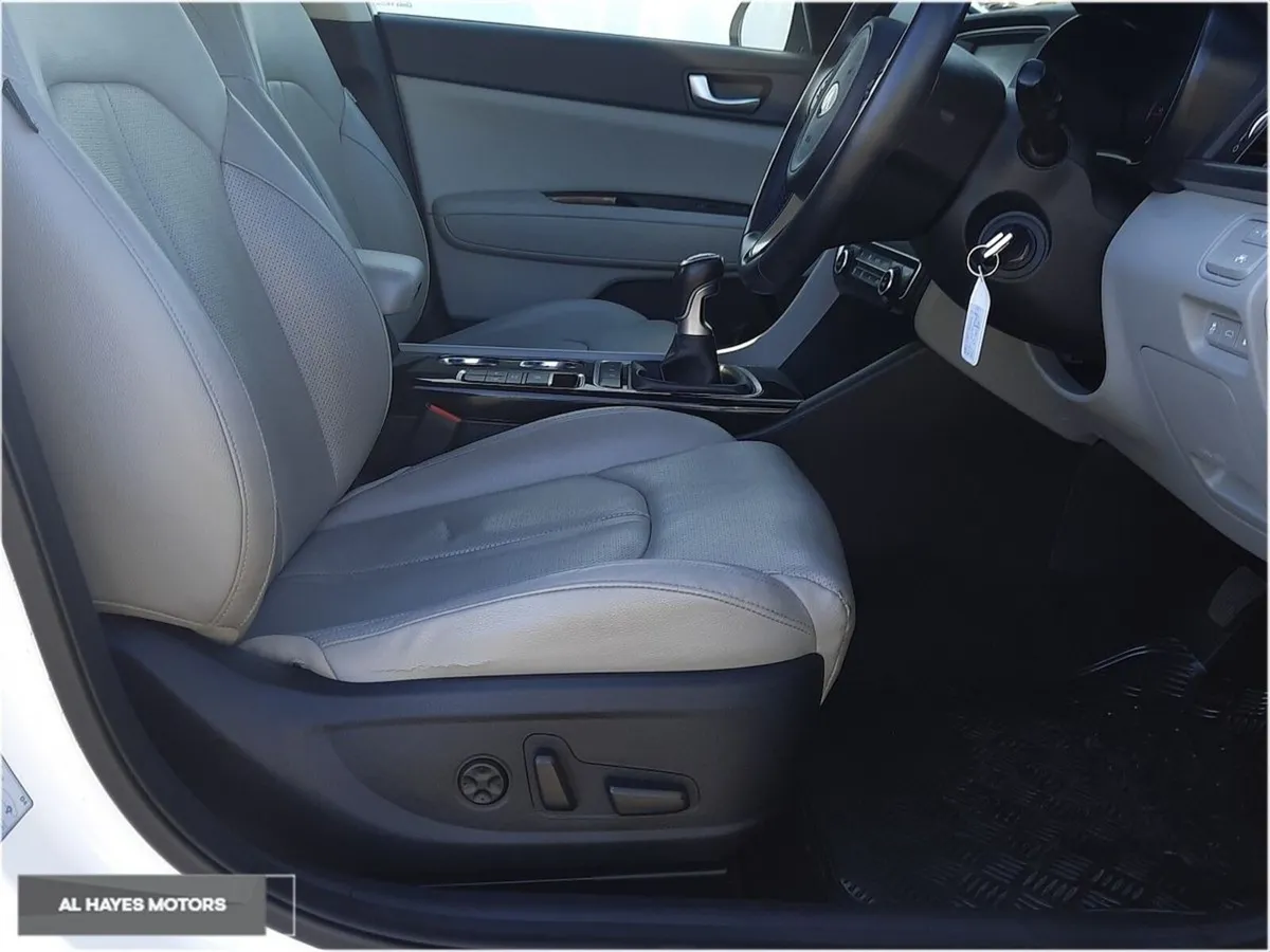 Kia Optima **1 OWNER -- FULL LEATHER FULLY HEATED1 - Image 4