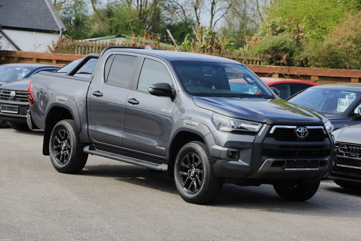 Hilux Invincible X * 360 Cams * Extra spec - Image 1
