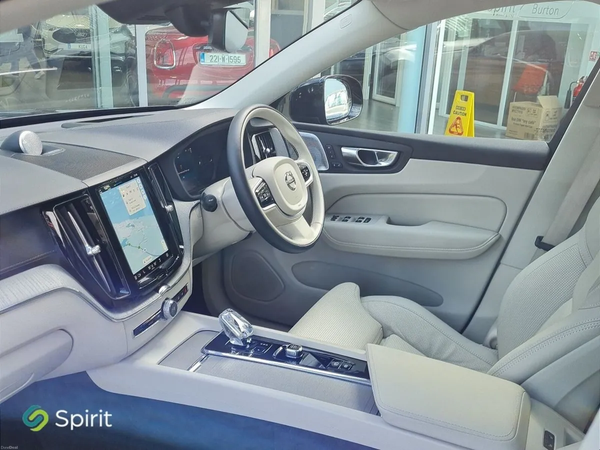 Volvo XC60 Ultra Black T8 Phev Sun Roof - Image 3