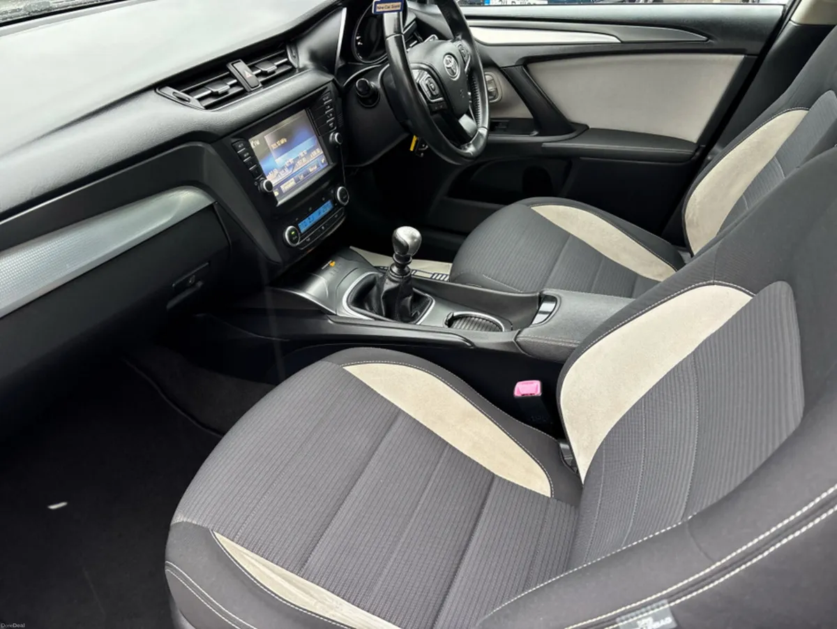 Toyota Avensis 1.6 D LUNA NAV 4DR - Image 3