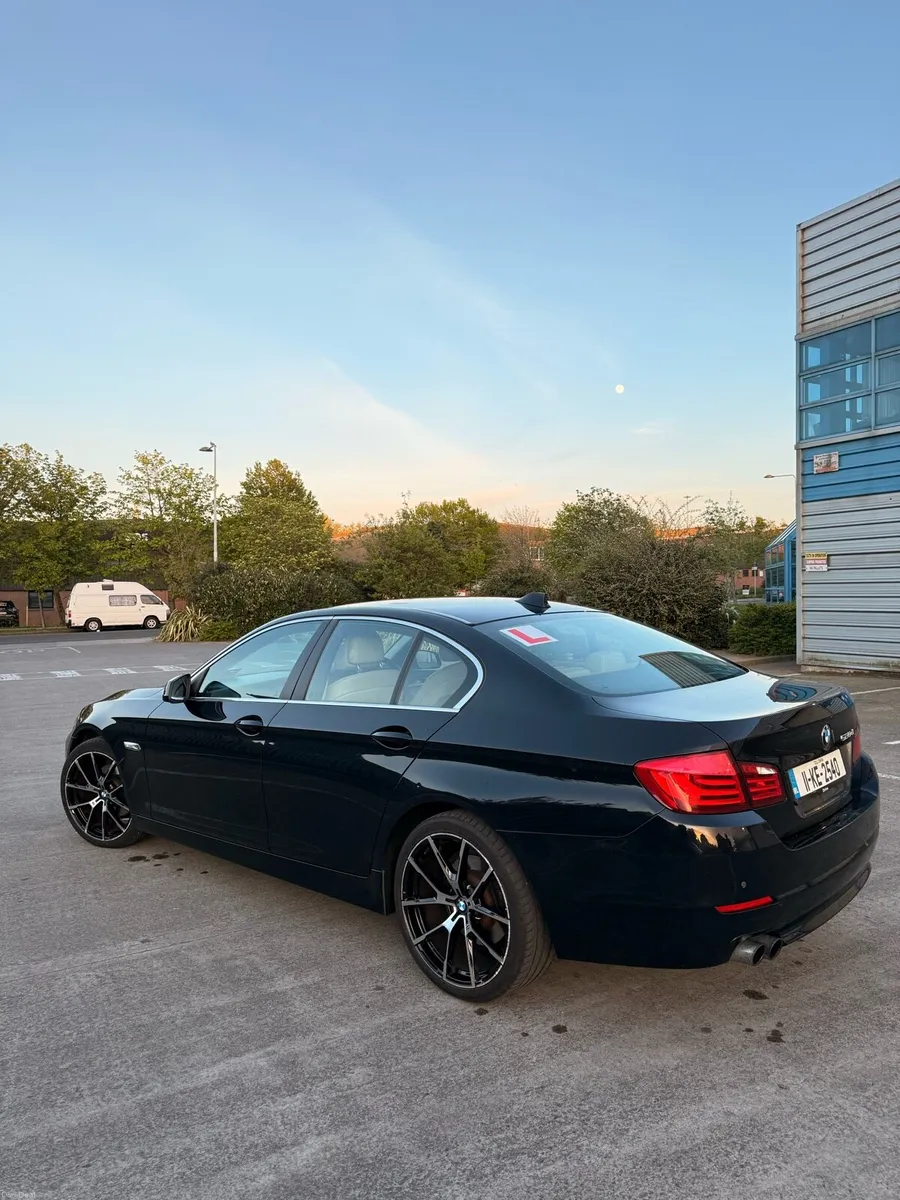 BMW 5 Series - 520d 2011 Black - Image 2