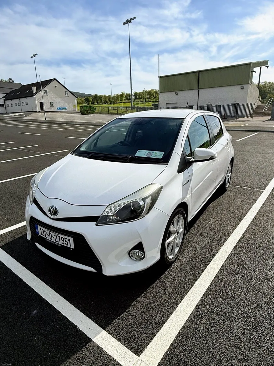 2013 automatic petrol hybrid toyota yaris - Image 1