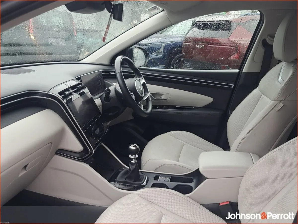 Hyundai Tucson 2WD Executive Plus - Image 3