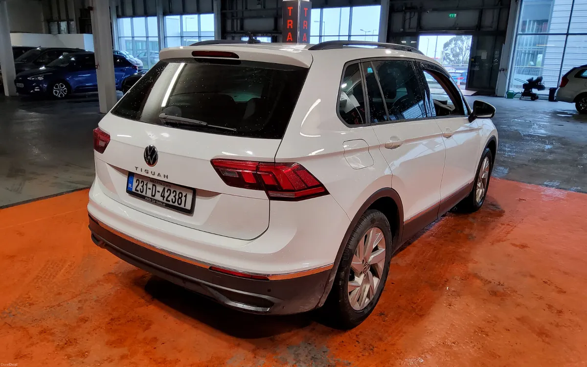 Volkswagen Tiguan 2023 - Image 4