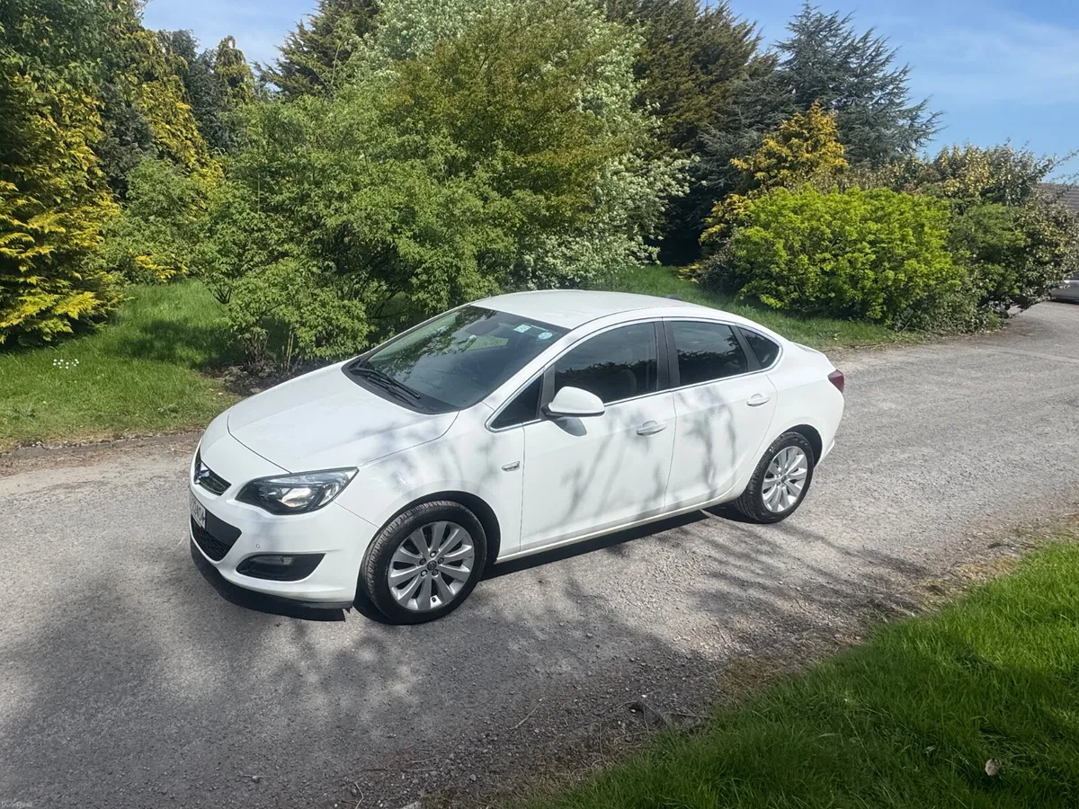 17 Opel Astra 1.4T … LOW MILEAGE - Image 4