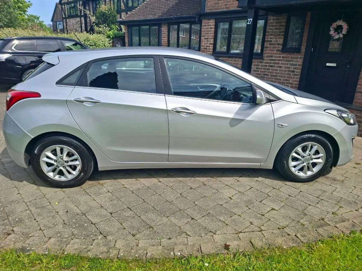 HYUNDAI I30 DIESEL 2015 VERY CLEAN CAR - Image 2