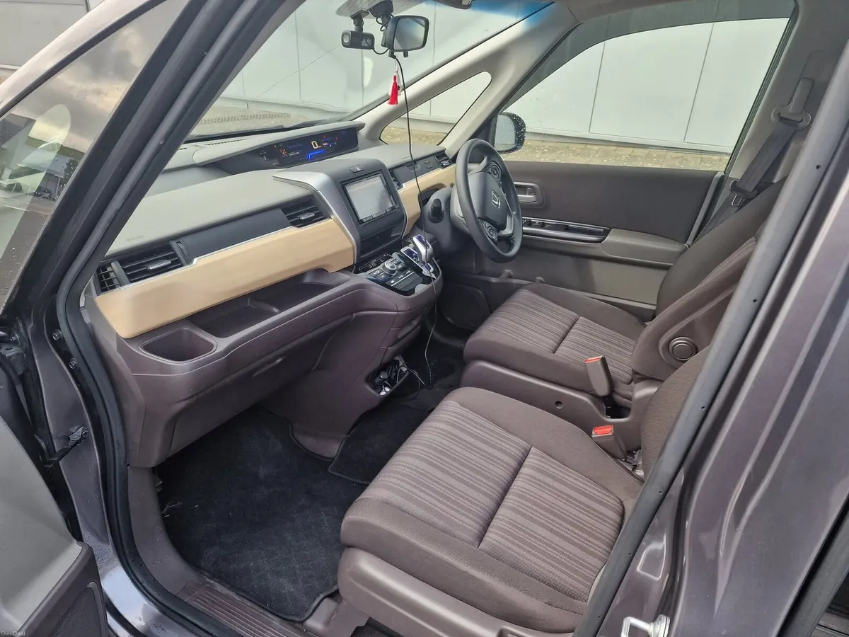 Honda Freed 2017 1.5L  Hybrid 6 seats. GRAY - Image 3